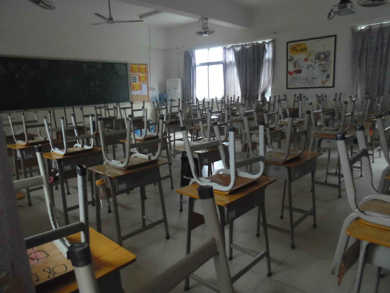 target="_blank" href="/item/中山市">中山市良都中学位于人杰