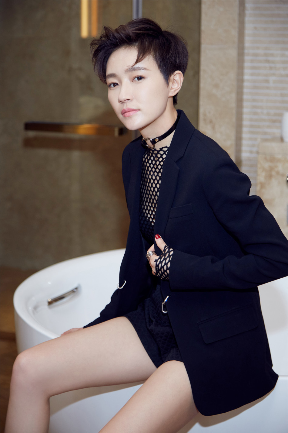  p>焦俊艳,1987年5月6日出生于安徽省马鞍山市,中国内地女演员,毕业于