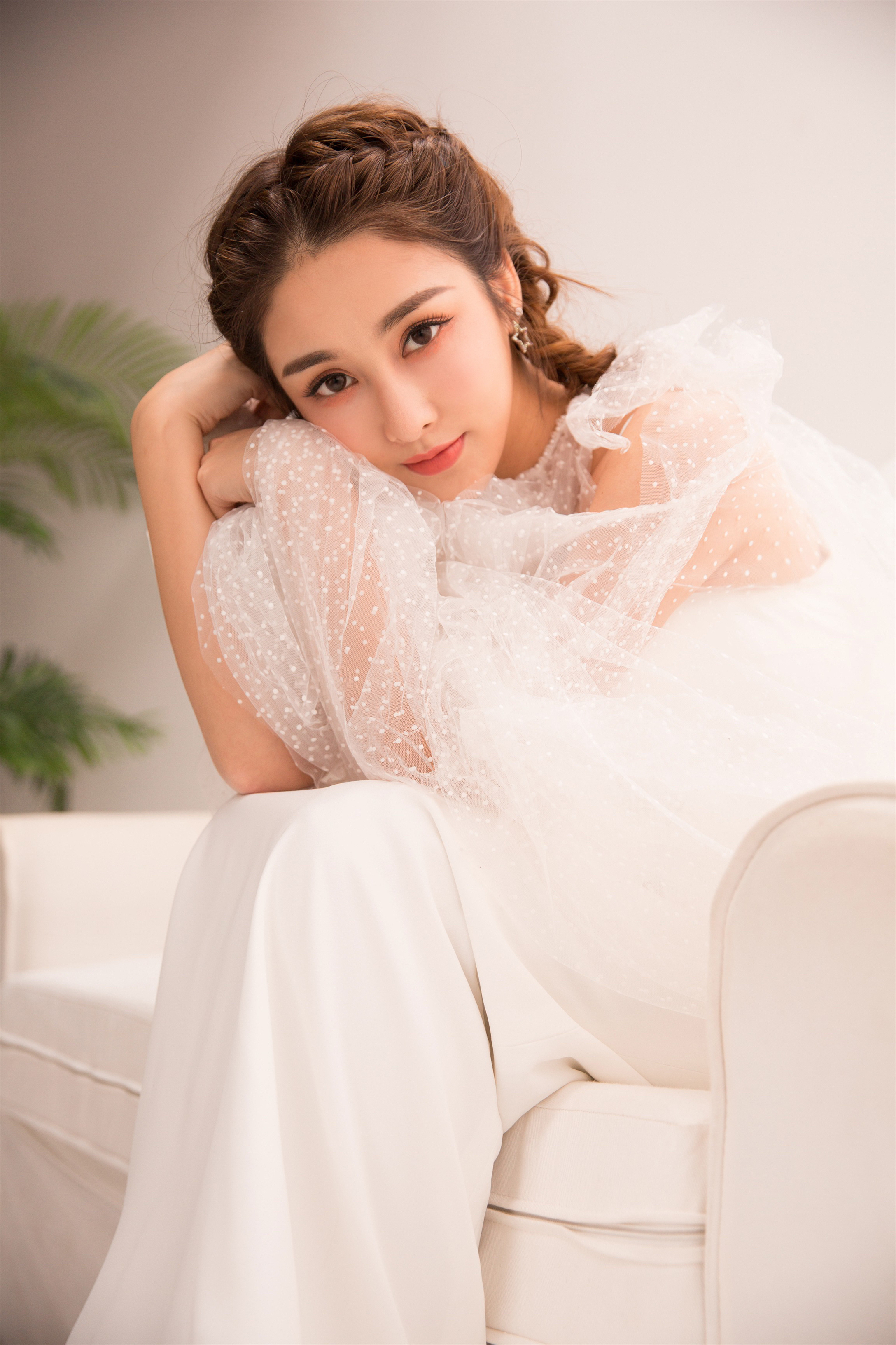 原名范凌子,1995年9月5日出生于湖南省长沙市,中国内地影视女演员