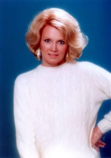  p>安吉·迪金森(angie dickinson),1931年09月30日出生于美国的北达