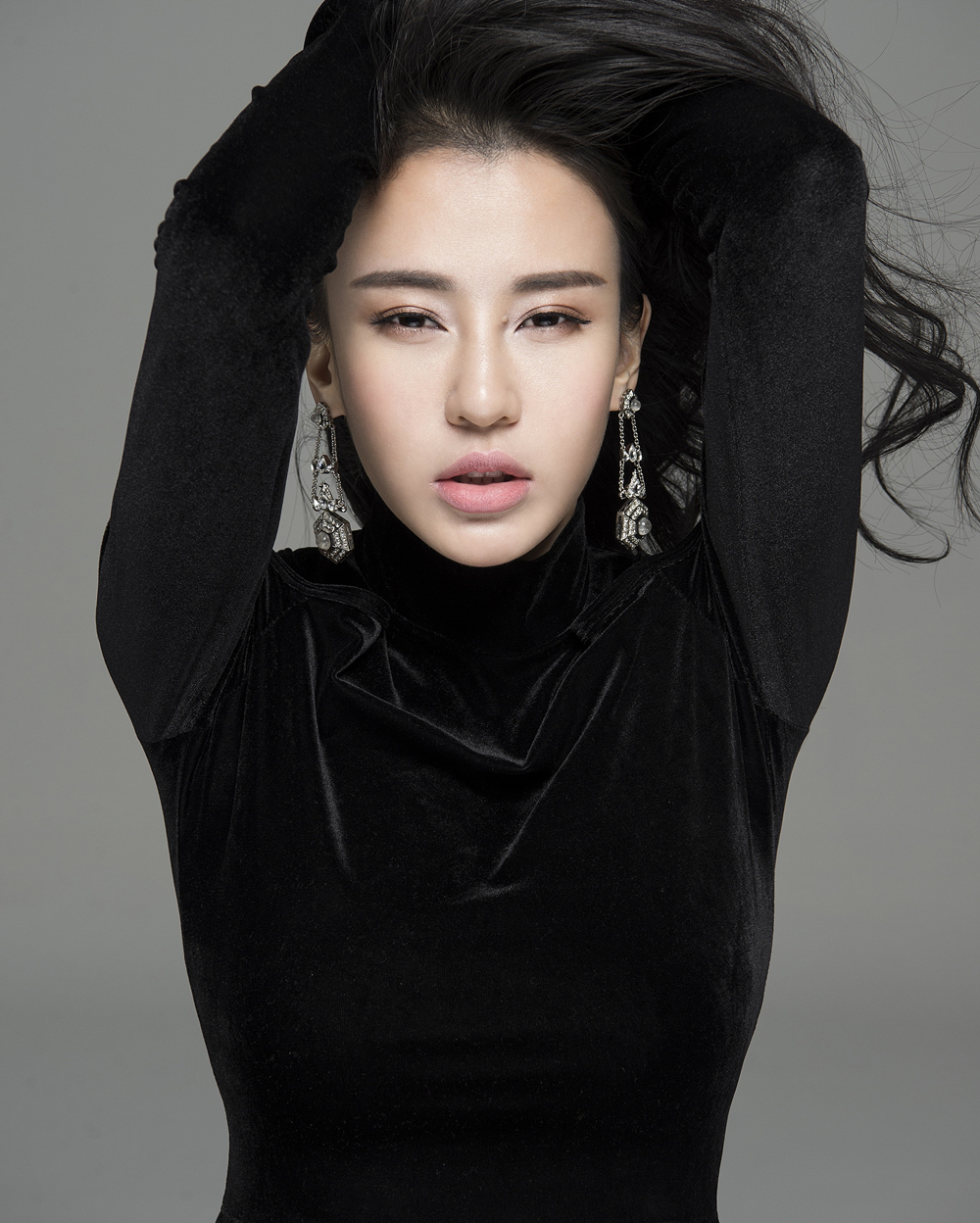  p>母其弥雅 i>(miya) /i>,1987年5月24日出生于云南省楚雄彝族自治州