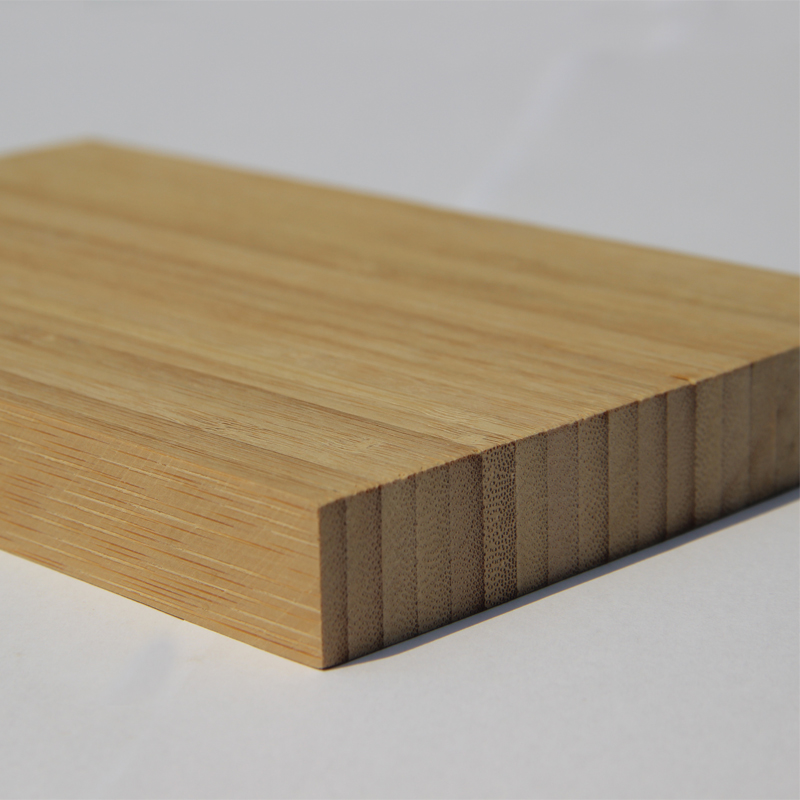 竹片经胶合压制而成的板材和方材,竹板生产通常须采用4-6年龄大径楠竹