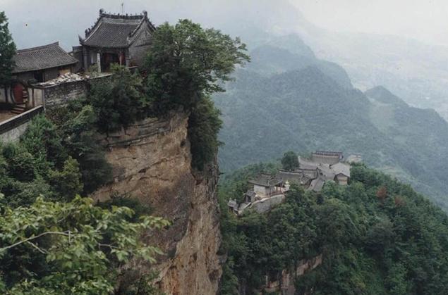 (由原刘坎村与石龙沟村合并而成),地置于我国湖北襄阳市谷城县城关镇