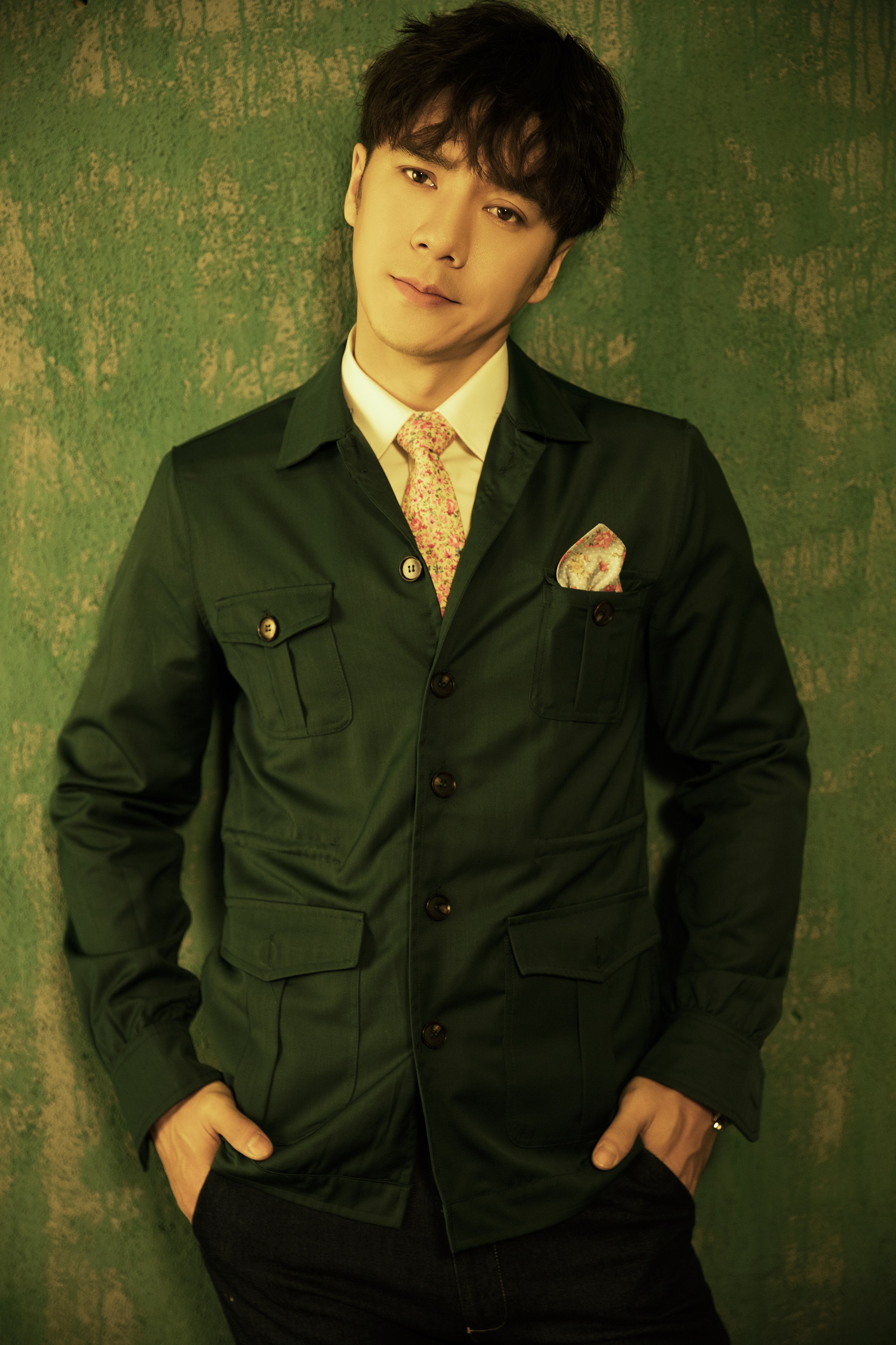 lemmaid="305391">中央戏剧学院 /a>06级表演系本科,中国内地男演员