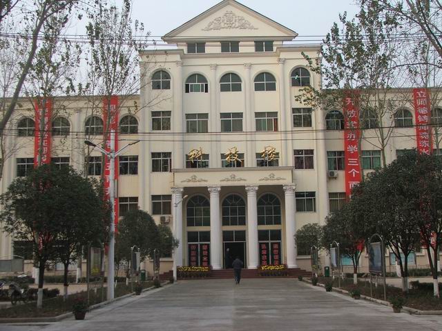  p>河南省修武县第一中学,简称修武一中,创建于1928年,坐落于豫北城市