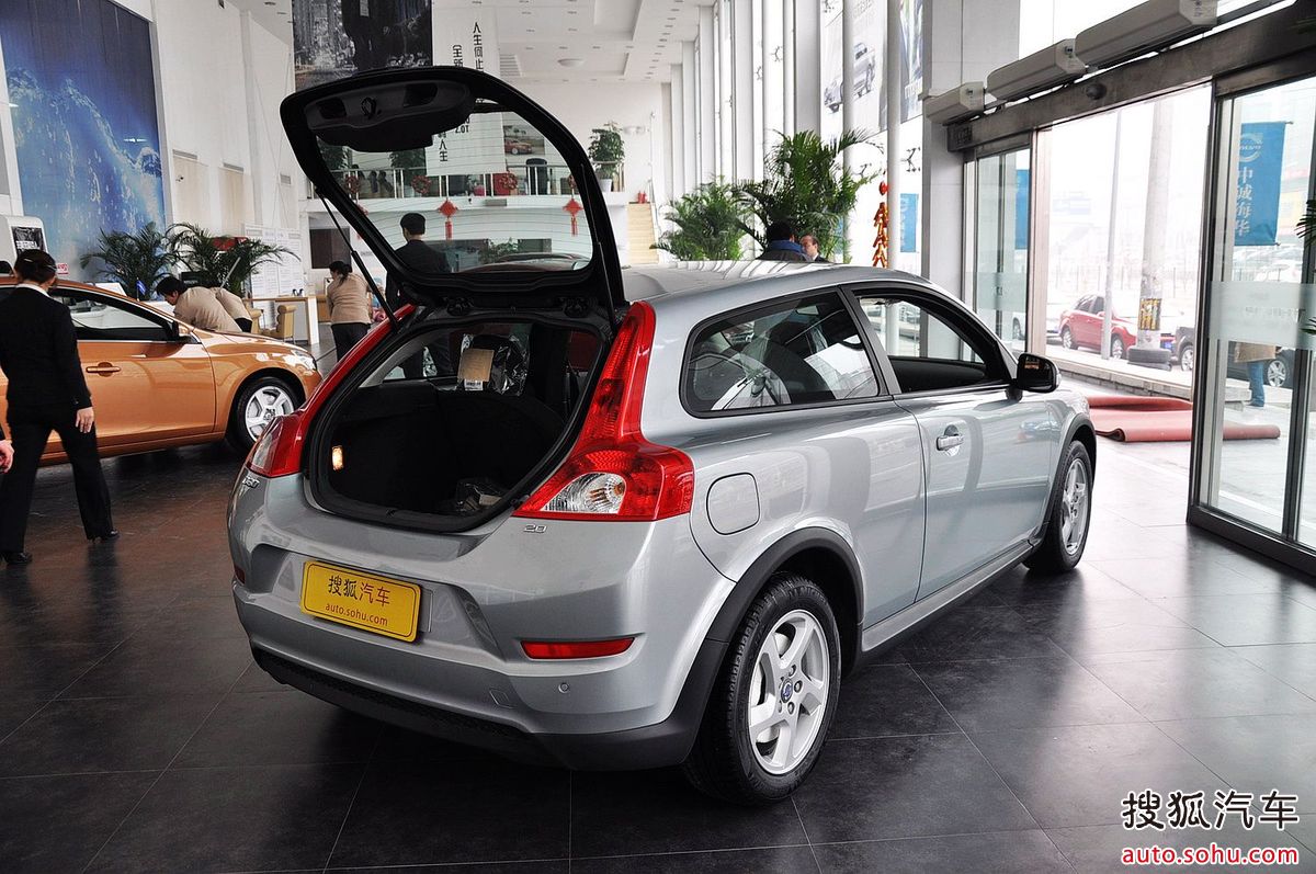 身为沃尔沃旗下全新的入门车款,c30借由着掀背设定与全新家族风格设计