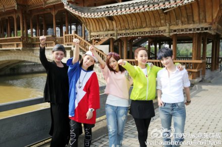  p>《花样年华第二季》是由江苏卫视推出的明星励志真人秀节目.