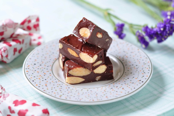 榛仁巧克力牛轧糖