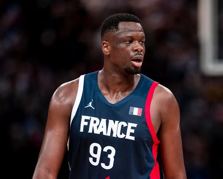 穆斯塔法·法尔