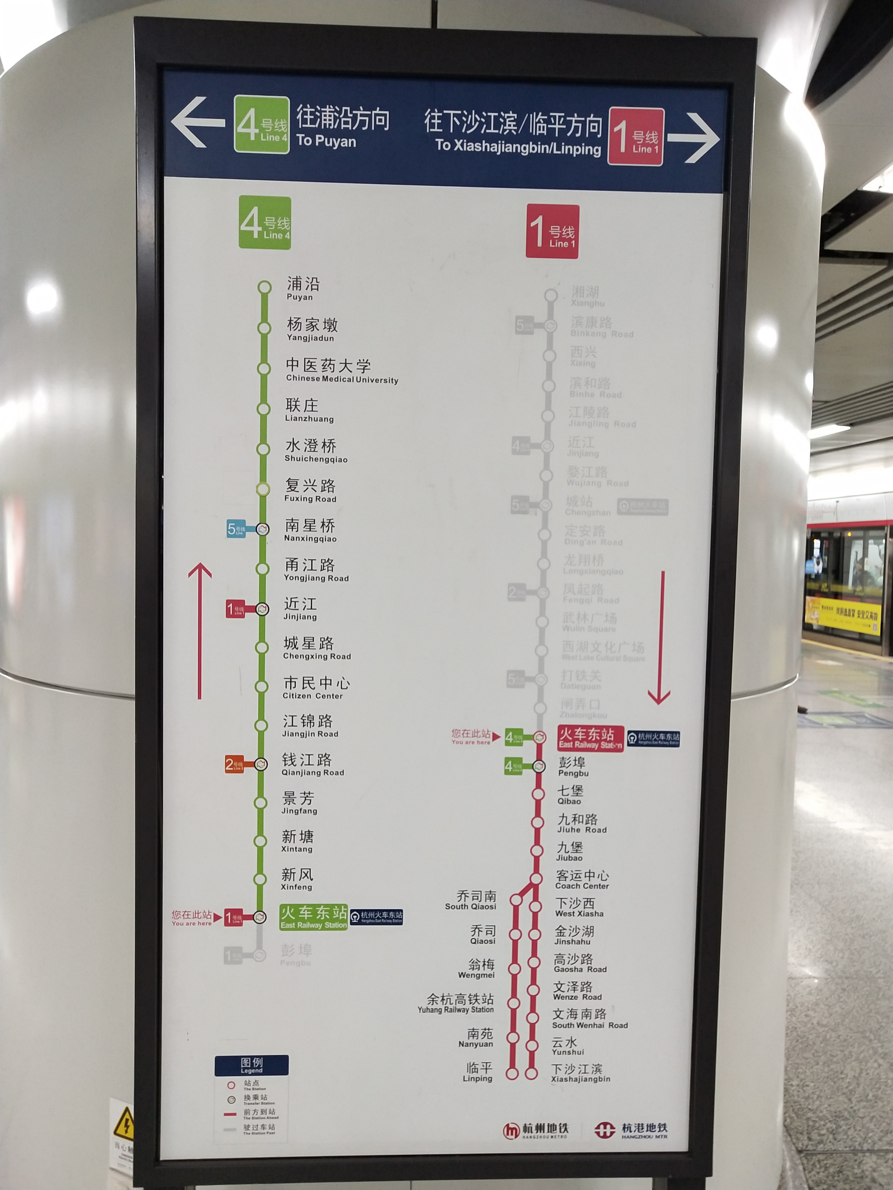 换乘大厅内,沿杭州东站到达层东广场/西广场(内部通道两侧)室内地下