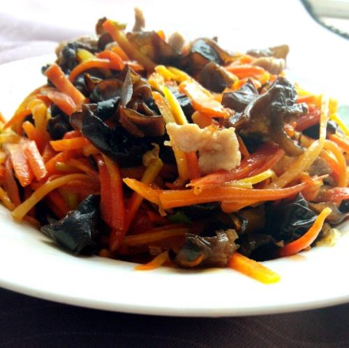 木耳胡萝卜炒肉片