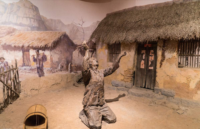 古代闹饥荒时，灾民为何放着河里的鱼虾不抓，宁可吃草根啃树皮？_百科TA说