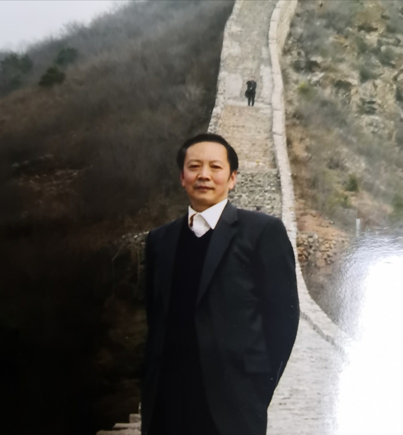 中国国籍,书画艺术家,中国将军诗书画研究院会员,雷锋书画院副院长