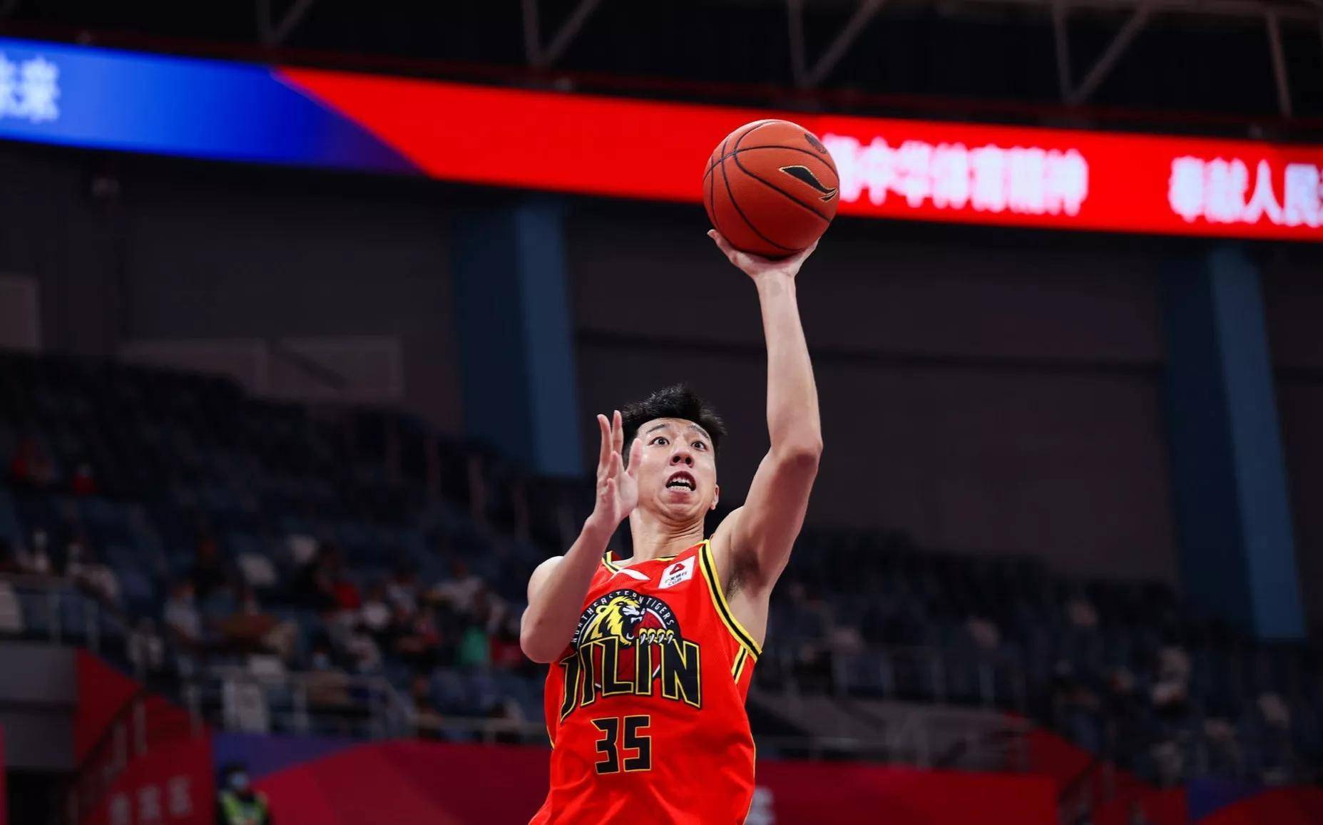  p data-id="gncnsofn7j">丁皓然,1996年10月