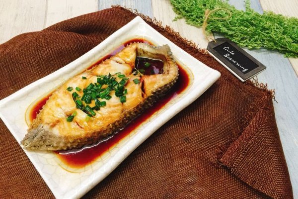  p>清蒸鳕鱼是一款生活中的美食,是一种健康的菜谱.