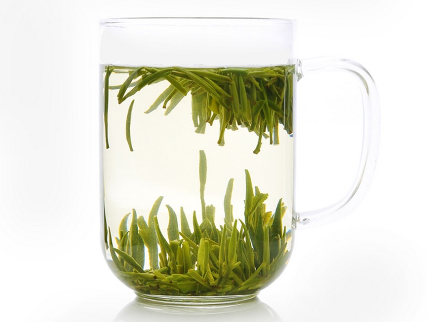 雪水云绿茶产于浙江省桐庐县新合乡的天堂峰