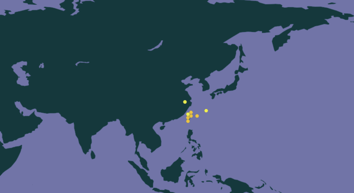 头部光滑无鳞,鼓膜圆而清晰,头部背面浅橄榄色,吻前端平,上喙有明显的