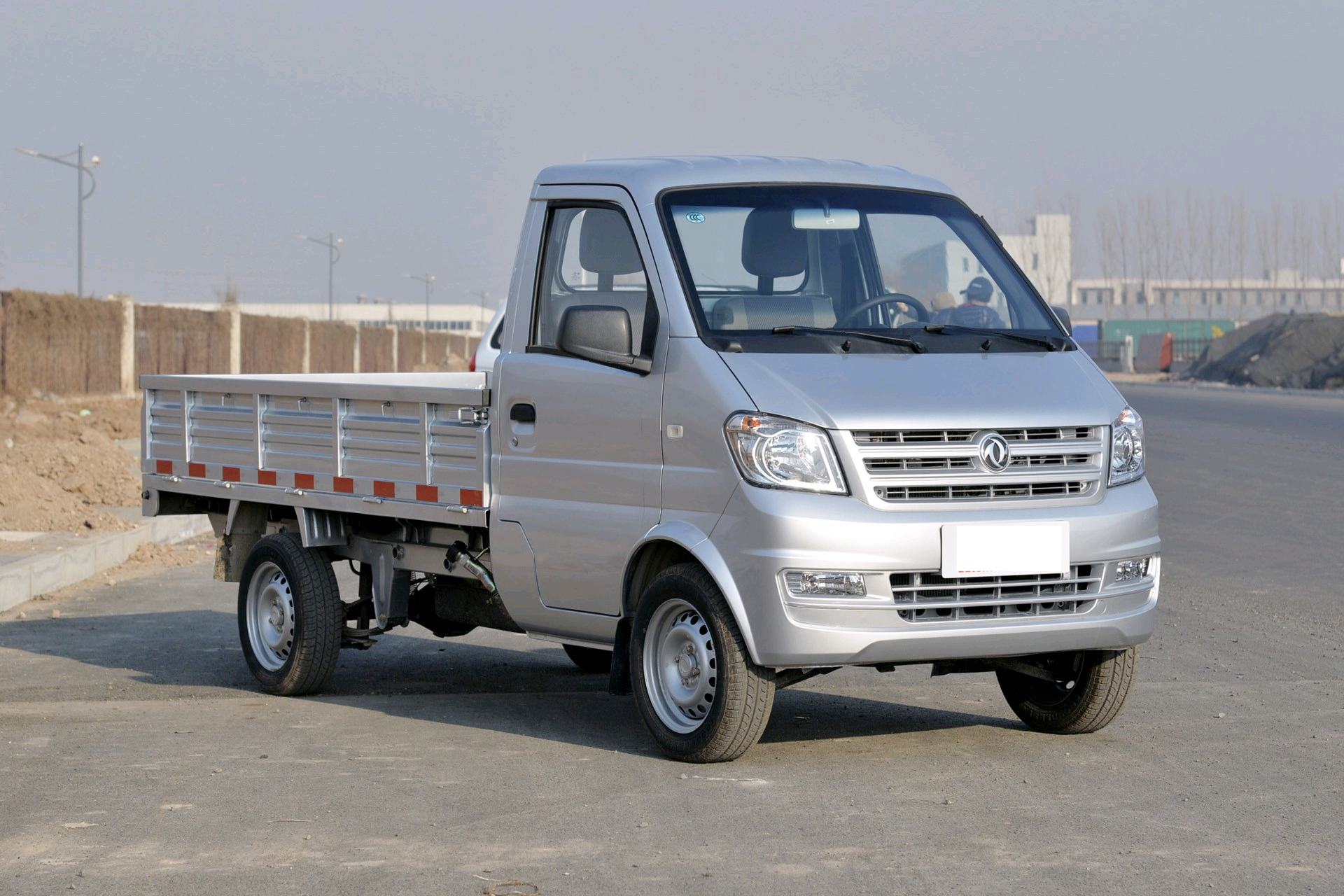  p data-id="go07bei8y3">东风小康k01是东风小康旗下的一款微卡车型.