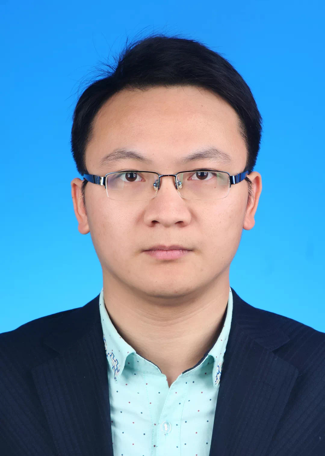 中共党员,大学学历,现任百步经济开发区(百步镇)党委副书记,百步镇