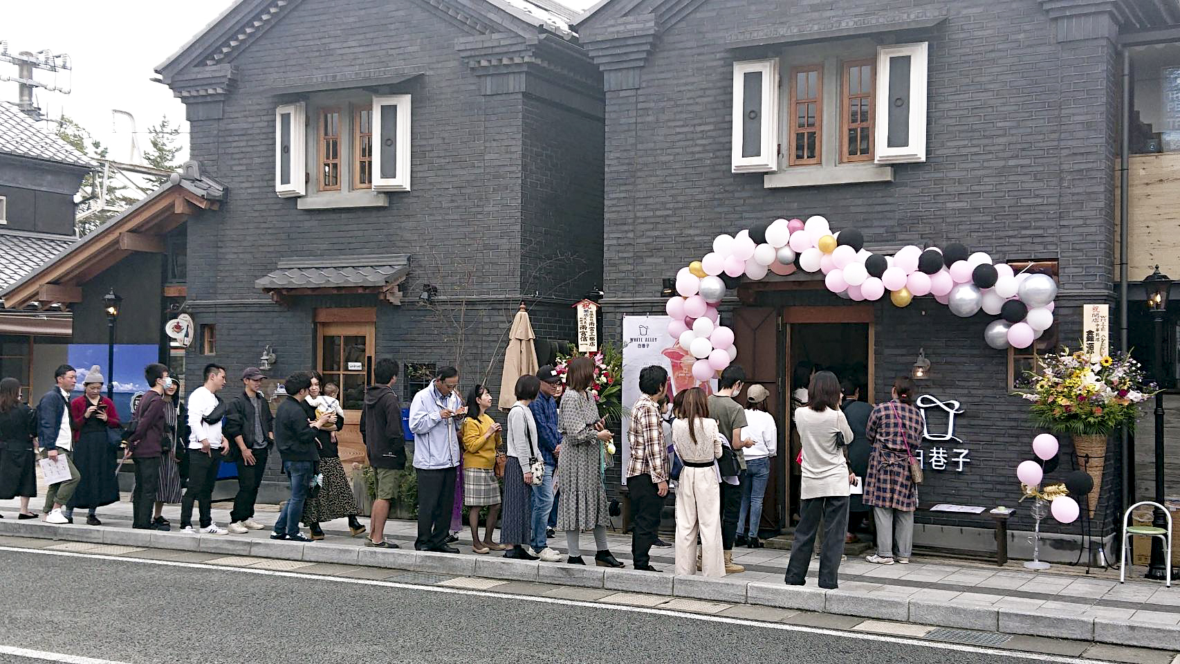  p>白巷子是邹佳峰(杭州白巷子餐饮管理有限公司法