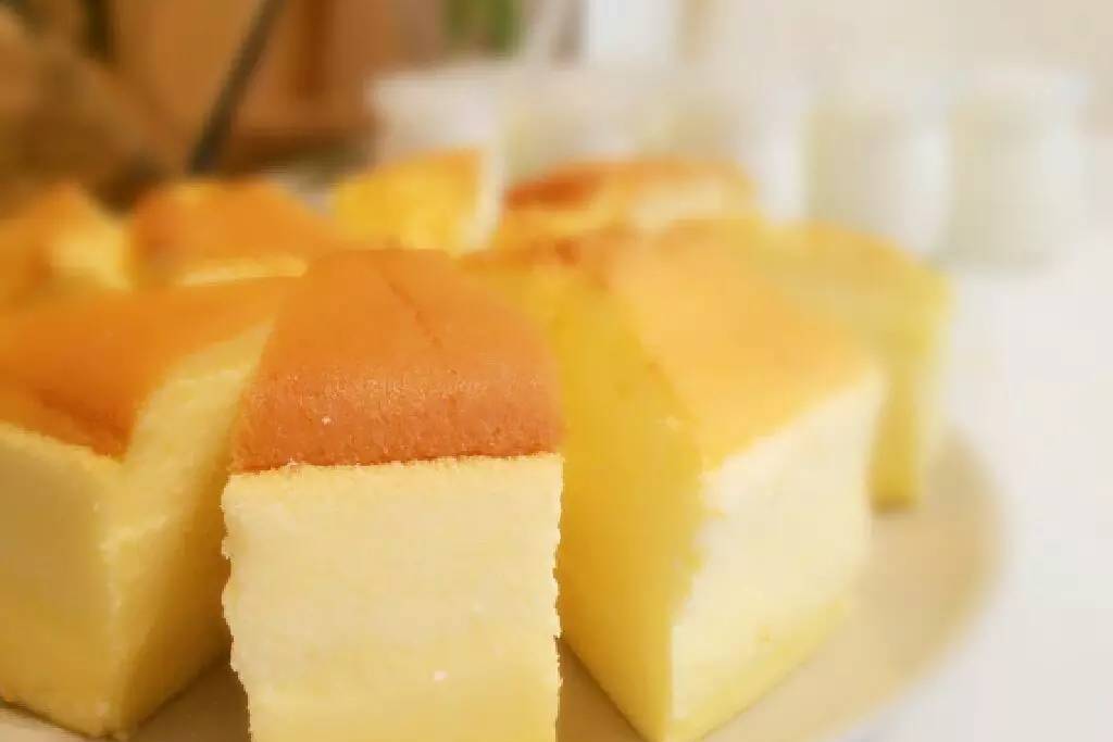 id="gnx3ofyg2g">酸奶小蛋糕是一道甜品,主要食材有黄油,糖粉,鸡蛋