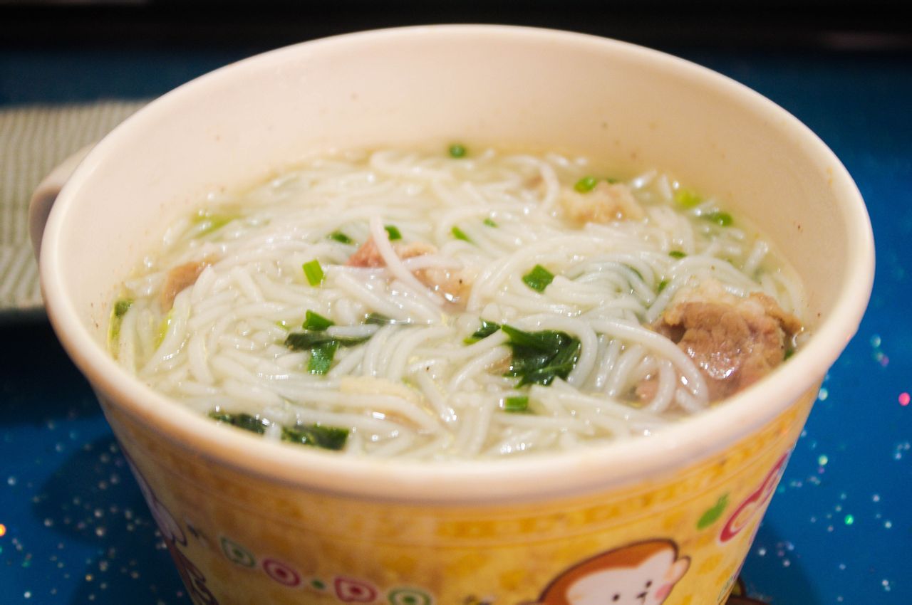  p>青菜米粉汤是以瘦肉,青菜为主料的食品. /p>