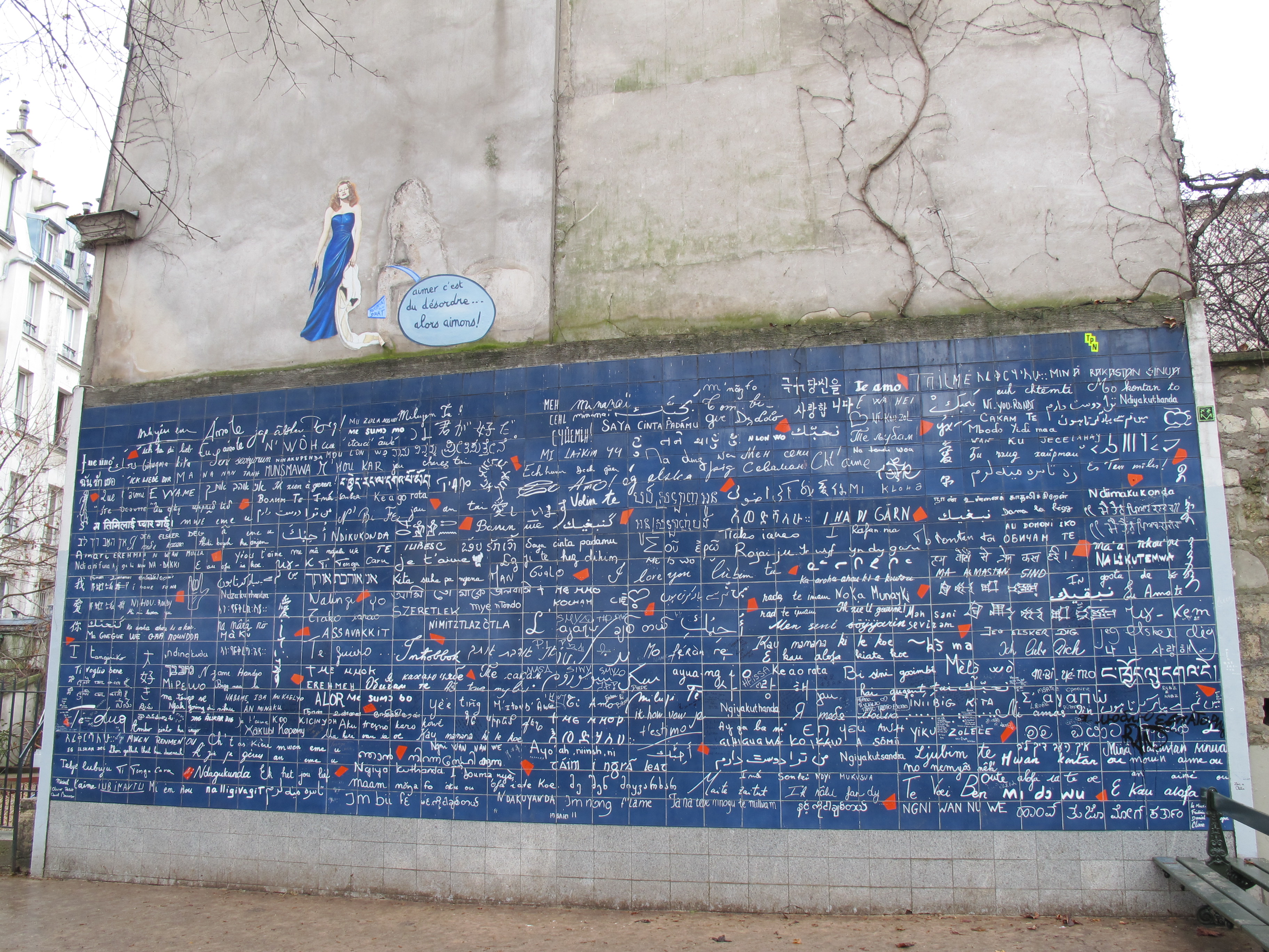  p>爱墙建立于2001年2月14日,地点在法国巴黎的蒙马特高地.