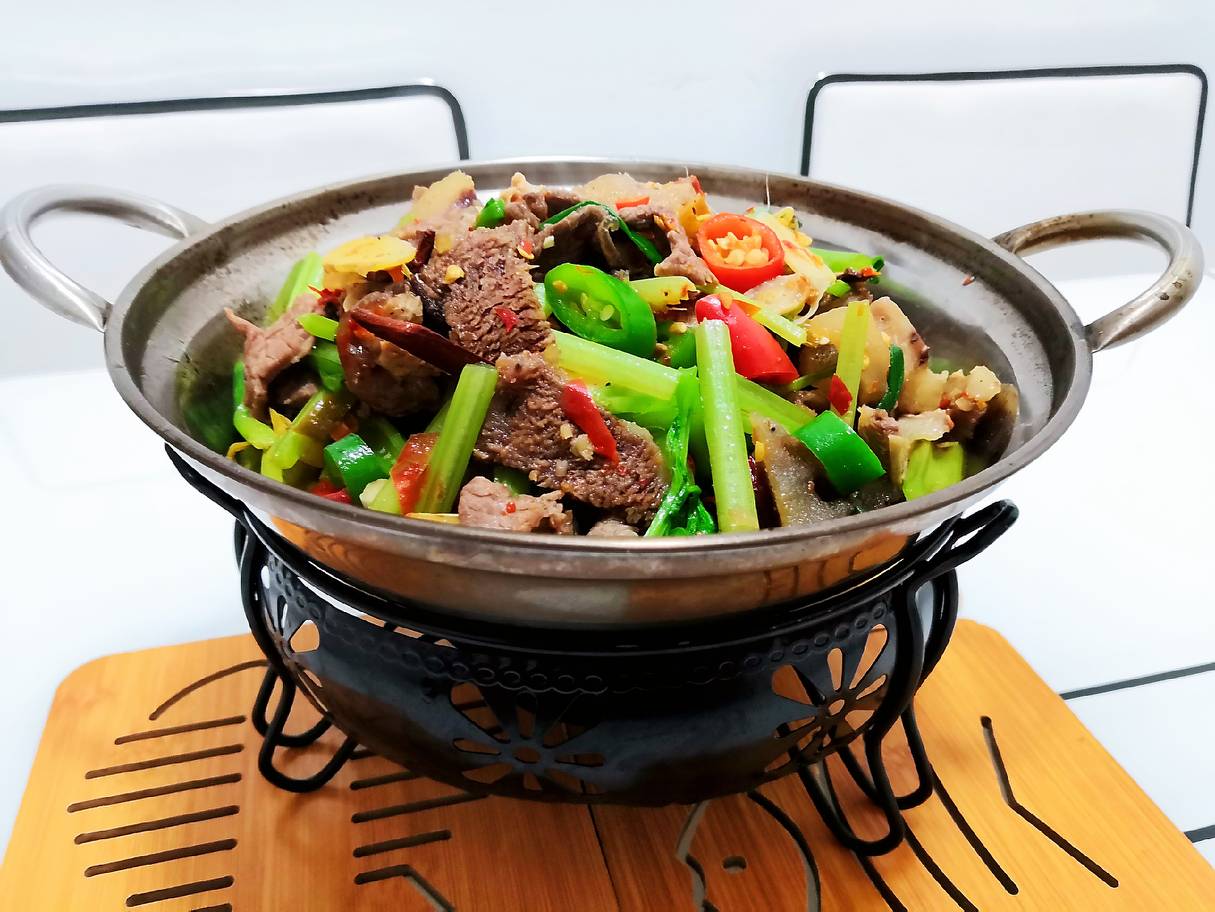 干锅带皮牛肉