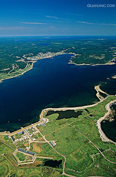 加拿大东南部的一省,由新斯科舍半岛和 a target="_blank" href="