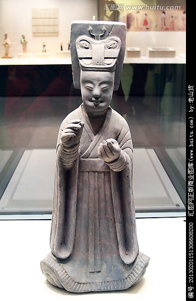 汉代的武弁大冠,是古代形如覆杯,前高后锐,以白鹿皮所做的弁和帻的