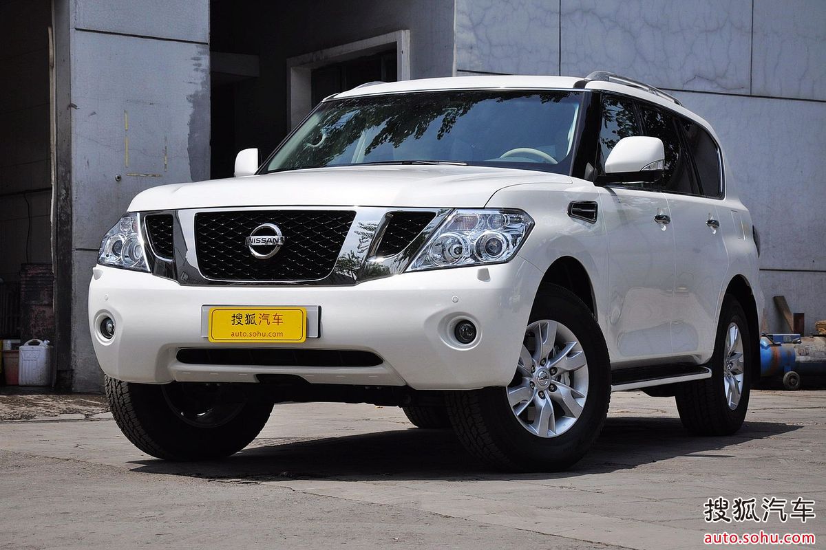 在保留硬派越野车风格的同时,引入诸多时尚流行元素以及科技元素.