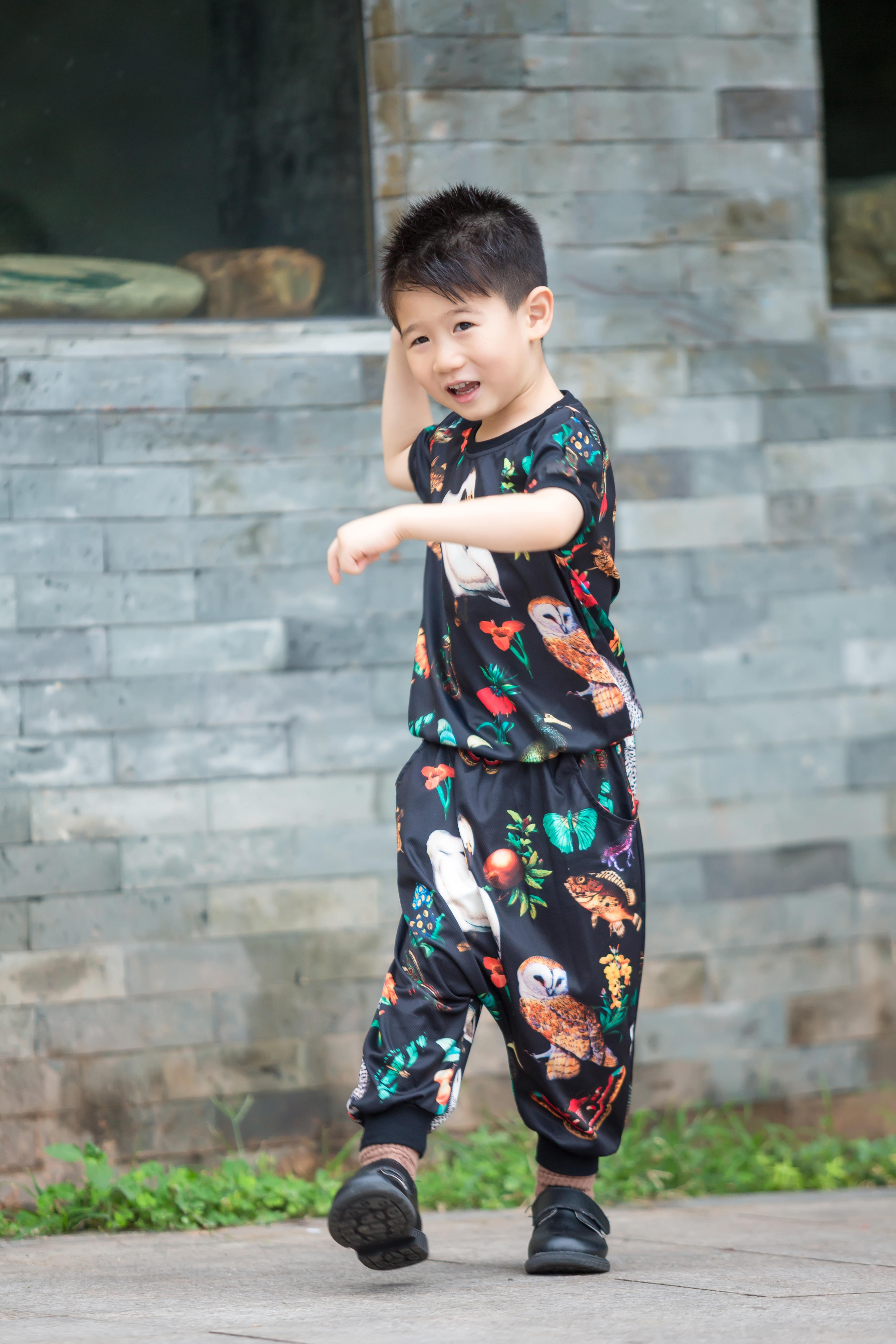  p>邓力玮,小名四爷,2012年5月6日出生于香港,中国内地童星.