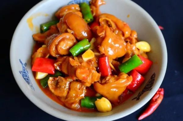  p data-id="gnblfaycp5">四娭毑位于长沙市黄兴南路121号的"四娭毑