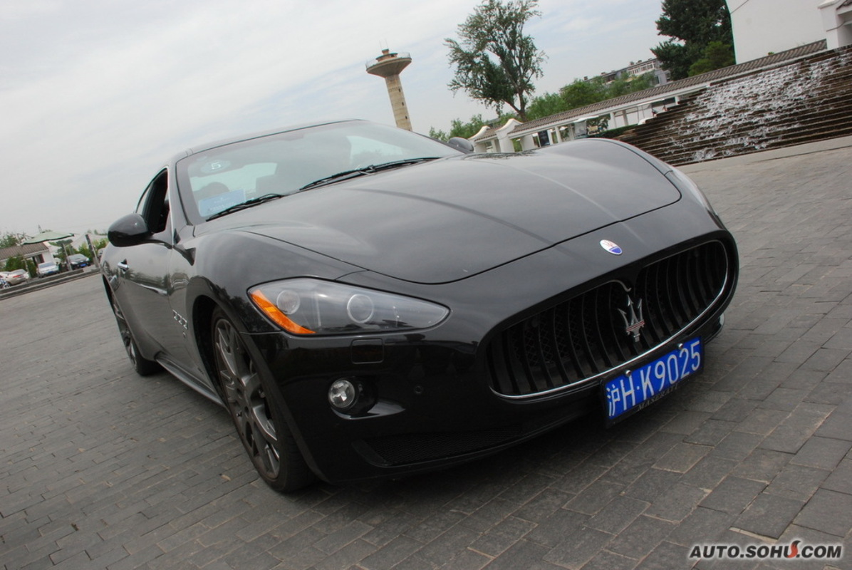 全称"玛莎拉蒂gran turismo",是一款适合长距离高速行驶的豪华轿跑车
