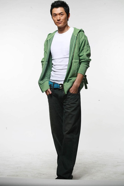  p data-id="gnt6fxcip8">朱泳腾,原名朱磊,中国内地男演员,1976年