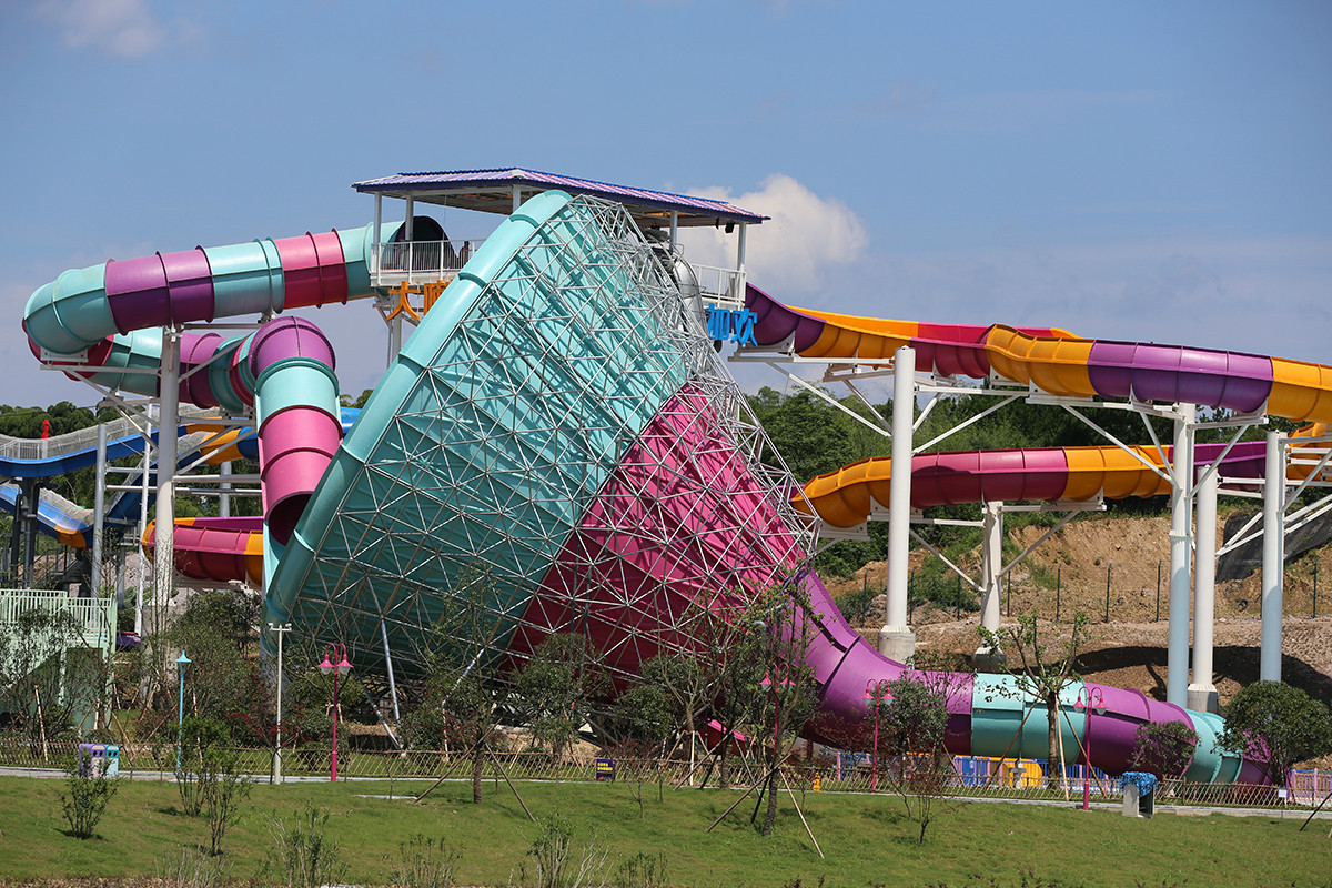  p data-id="gnx8t6dtd4">安吉欢乐风暴水上乐园,总占地面积达24万