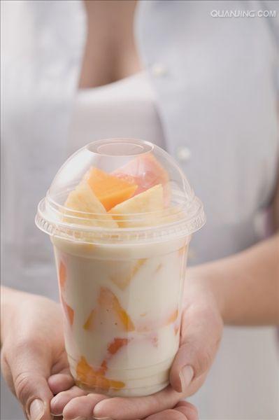 水果酸奶