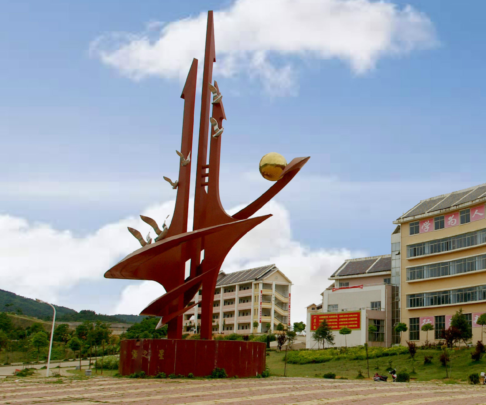 简称" a href="#" data-lemmaid="9262011">都昌 /a>三中",位于县城