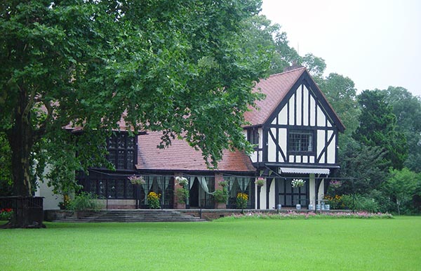  p data-id="gnwm4k7owx">沙逊别墅位于上海虹桥路,是20世纪30年代