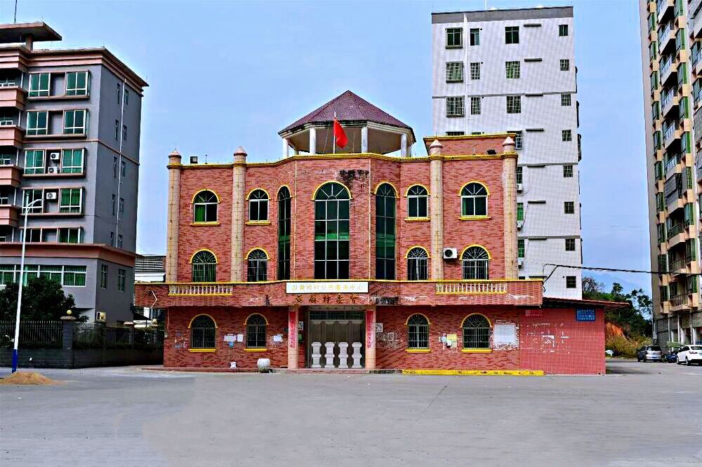  p>黄岭镇,隶属于广东省茂名市电白区,位于电白区北部,与区委区政府