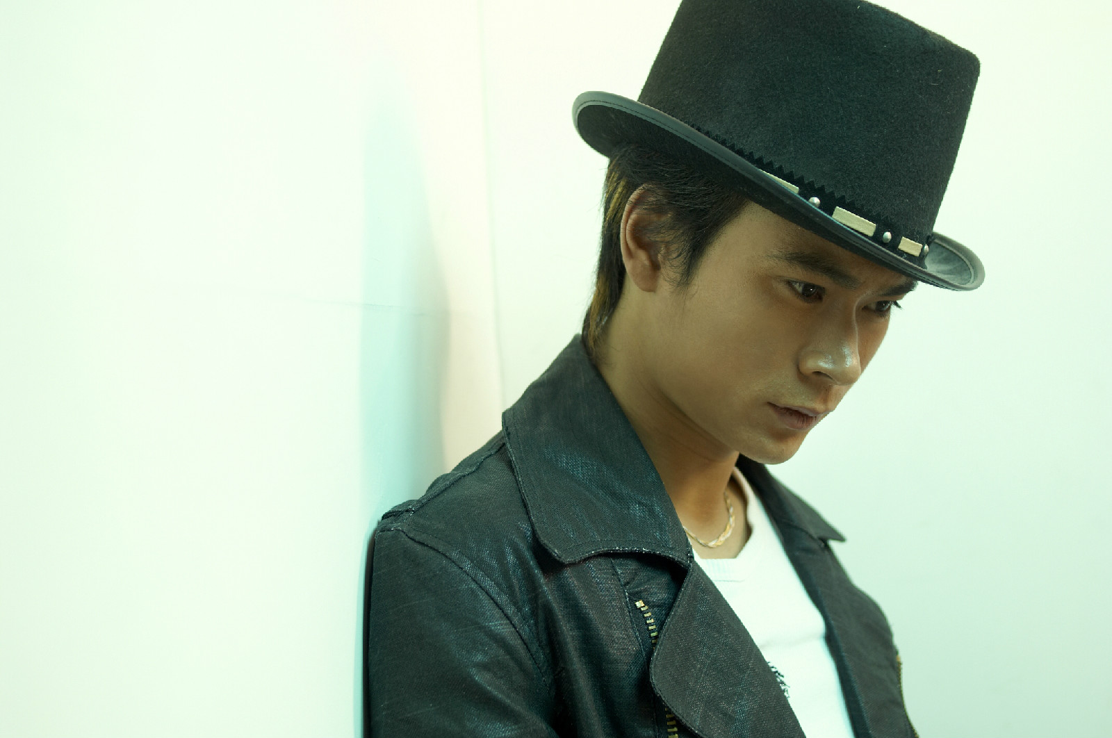  p>李炳渊,原名李渊,出生于 a target="_blank" href="/item/山东省