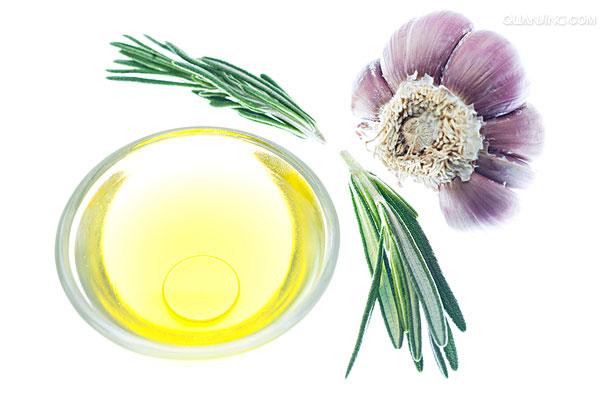  p>大蒜(英文名称garlic;拉丁名称 i>allium  sativum  l.