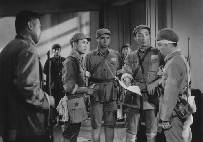霓虹灯下的哨兵nihongdengxiadeshaobing(1964)