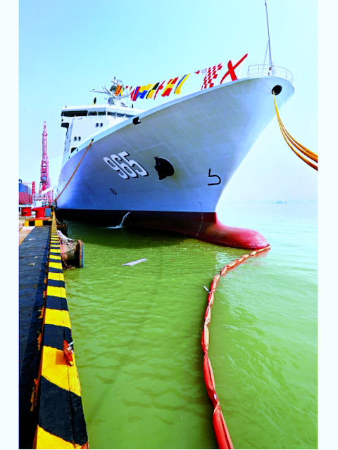  p>呼伦湖号补给舰(舷号:965),是中国自主研制具有世界先进水平的新型