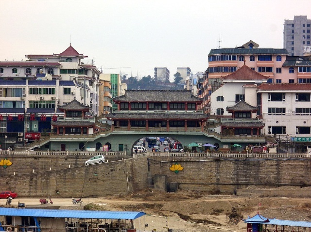  p>嘉陵街道,隶属于四川广元市利州区,位于广元市城区中部, a target=