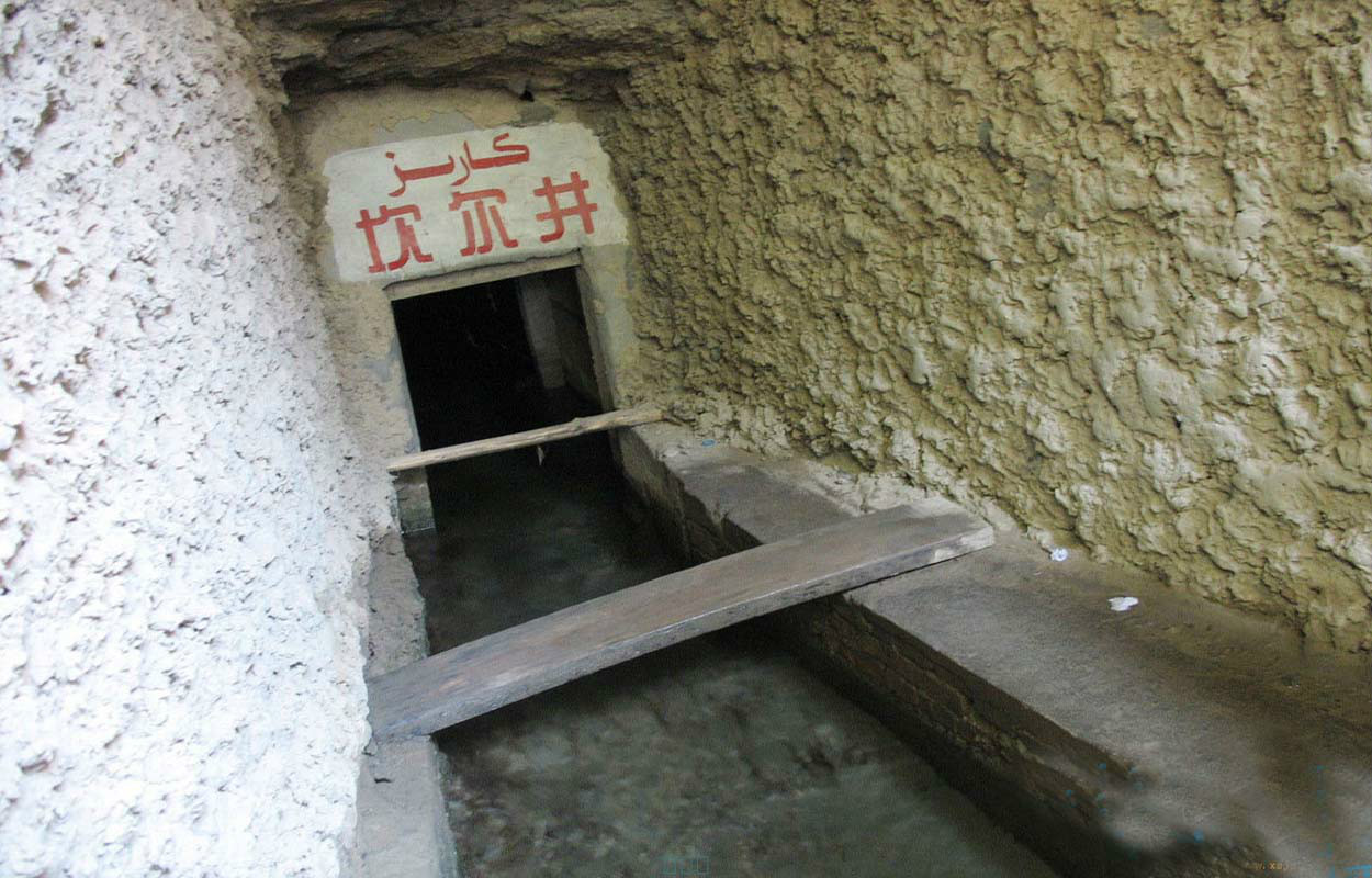 坎儿井引出了地下水,让 a target="_blank" href="/item/沙漠/24070"