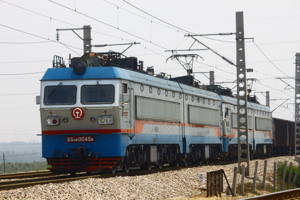  p> b>韶山4b型电力机车 /b>(ss4b),是 a target="_blank" href="