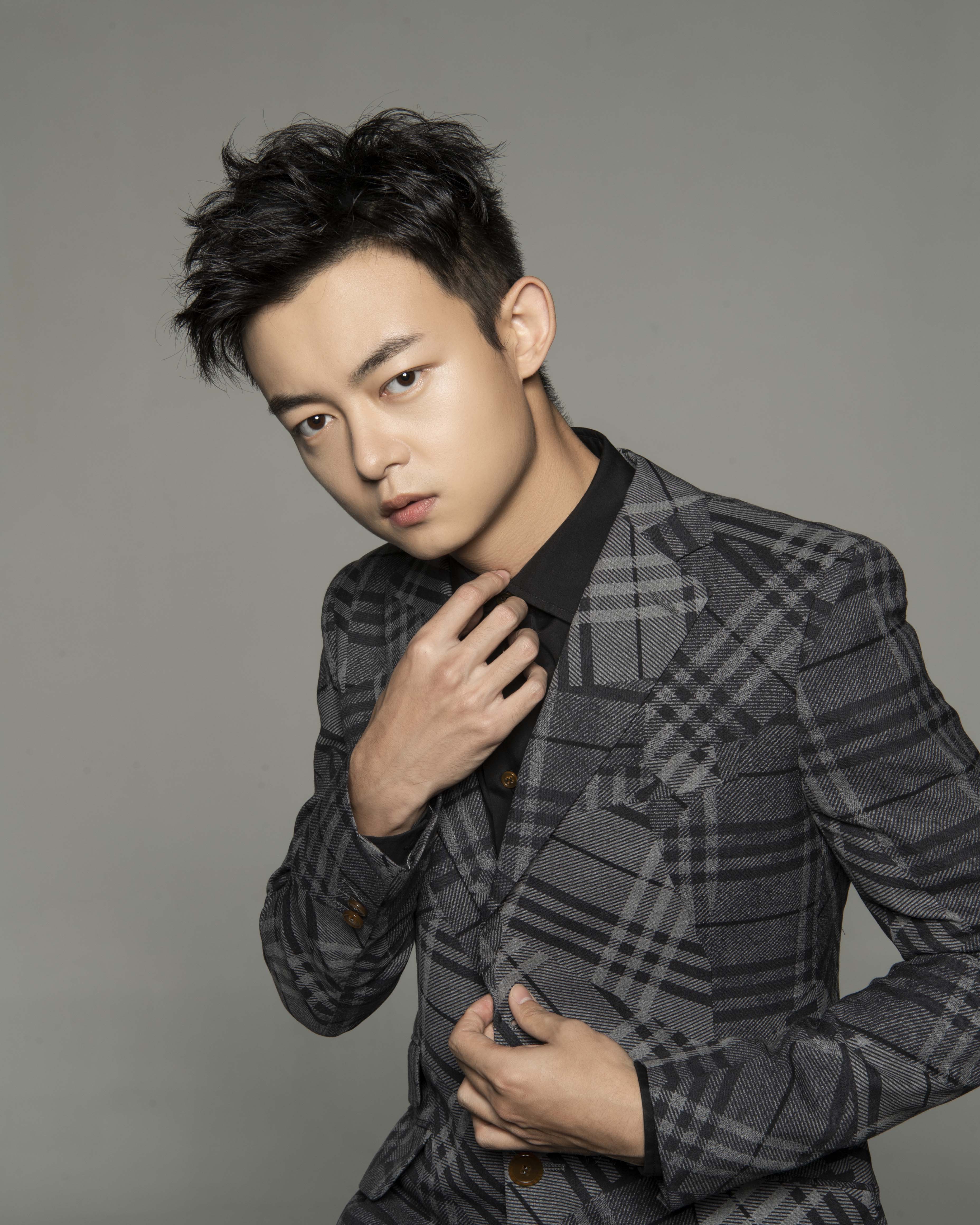 万国鹏 全网资源