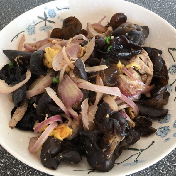 洋葱炒木耳