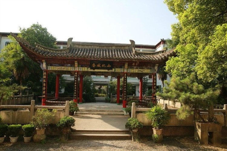  p>玉山县第一中学位于江西省 a target="_blank" href="/item/玉山县